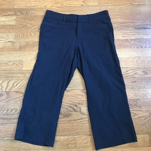 Lucy activewear crop pants zipper back‎ pockets S